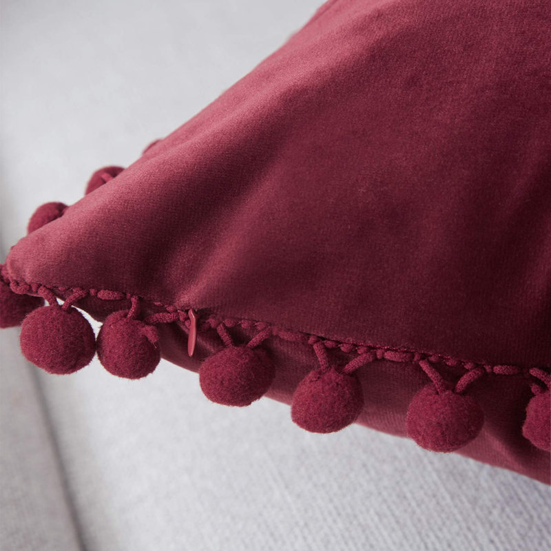 Housse de coussin Pom Pom, Rouge foncé, 18 po x 18 po