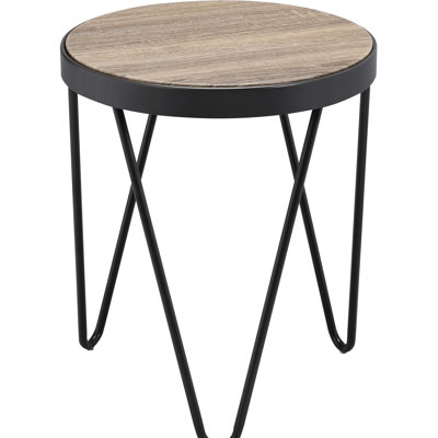 Table de bout vieillie en chêne gris et noir patiné avec design, polyvalente dans divers environnements, bois et métal fusionnent pour l'élégance, boissons à surface abondante, livres, table Steadied By Legs, plateau différent