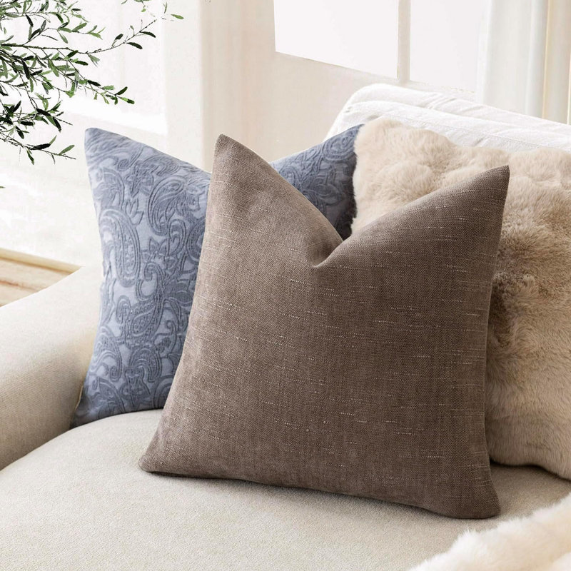 Housses de coussin en chenille unie texturée 22 x 22 po, taupe