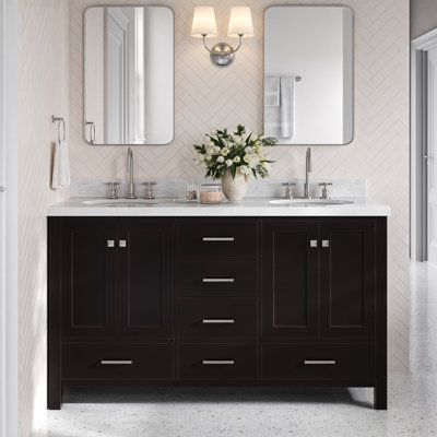Meuble-lavabo double en bois massif 61 po avec plateau en marbre Carrara de Cambridge 61 po Cambridge