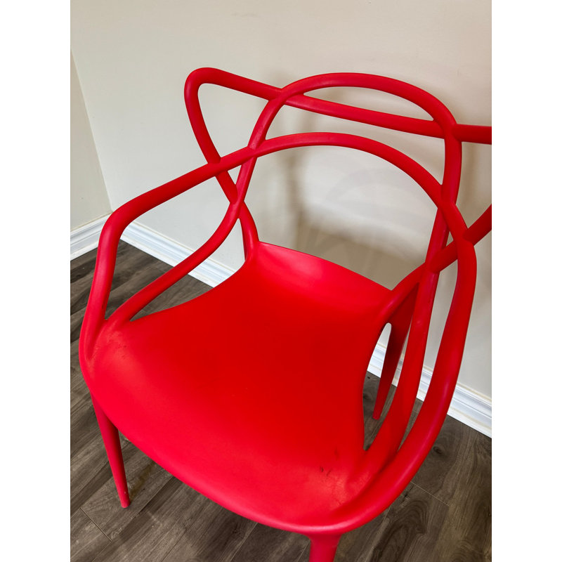 Chaise noire, Rouge