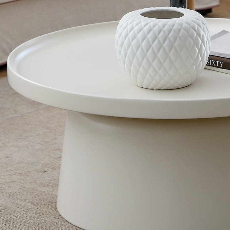 Table basse crème et champignon élégante et durable