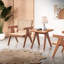 Chaise d'appoint moderne beige avec siège et dossier pour une chambre à coucher élégante, base en bois naturel, espaces de vie
