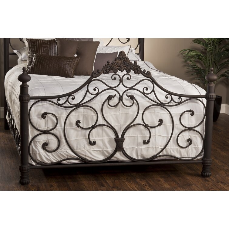 Bonnlo Simple Bend Flower Decoration Iron Bed Frame White/Black