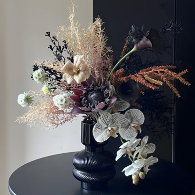 Ornements de fleurs simulées