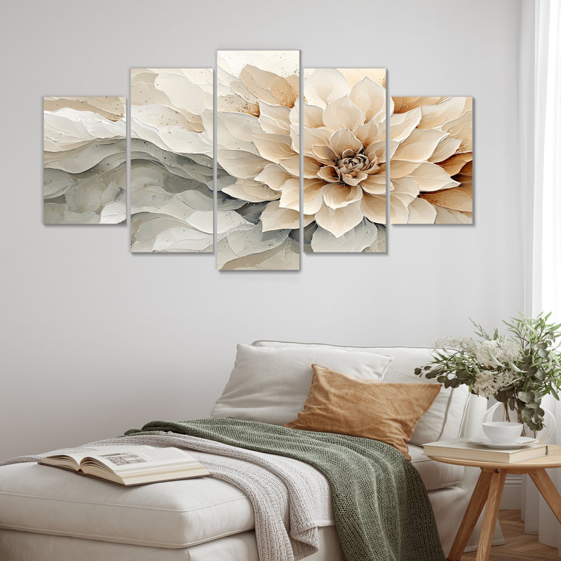 «Modern Twist Of Dahlia Flower II» - Art mural Dahlia - Art mural traditionnel sur toile