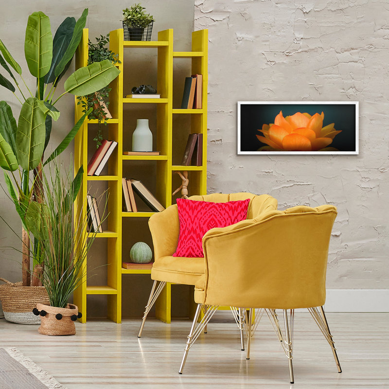 Giclée encadrée de lotus orange brillant, design par Phillip Flowers, H 13 po x l 30 po