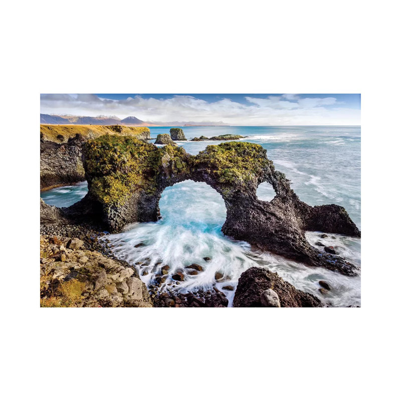Arche naturelle près d'Arnastapi par Susanne Kremer - reproduction de photo sur toile tendue, H 26 po x l 40 po x 1,5 po