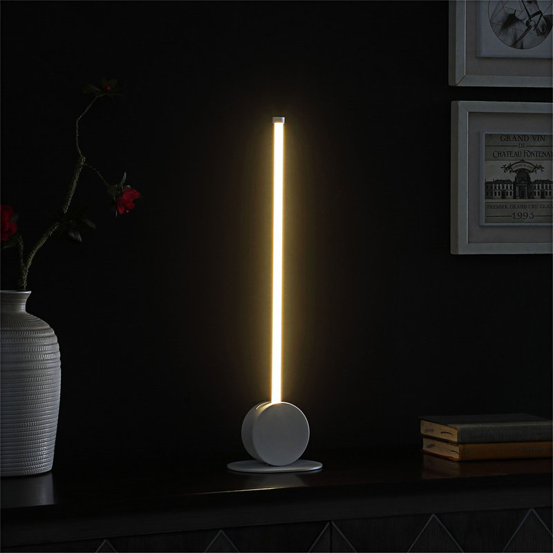 Lampe de table écoénergétique en métal avec ampoule DEL 8 W, conception élégante