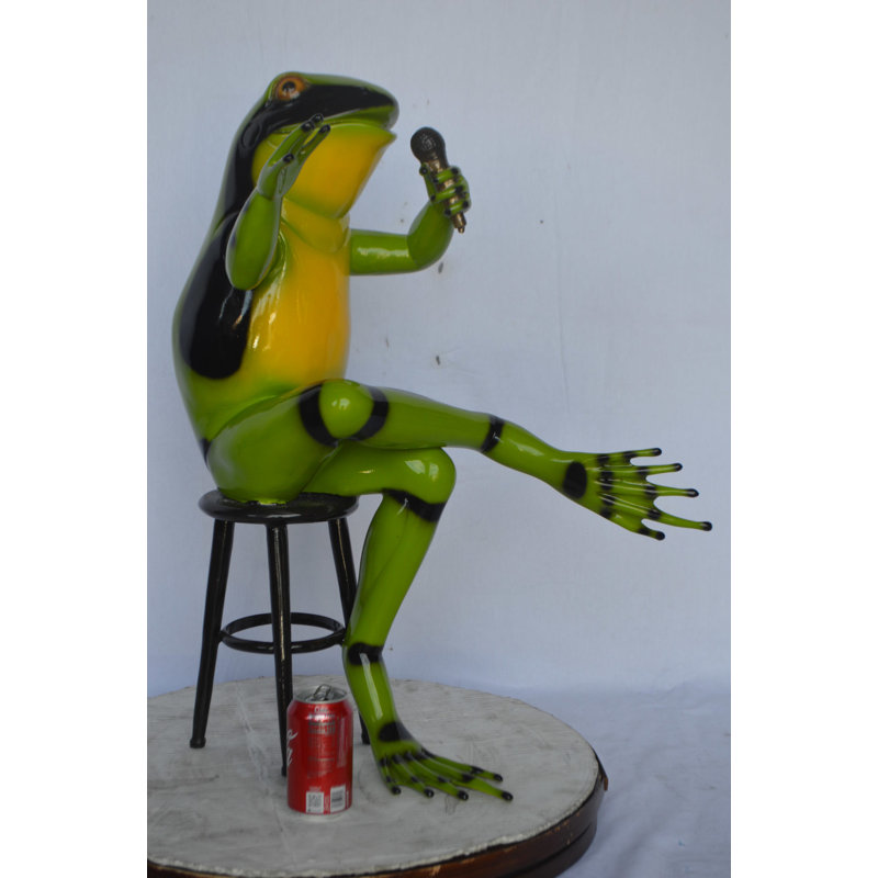 Statue comique grenouille verte en bronze - Taille: L 25 po x l 20 po x H 30 po.
