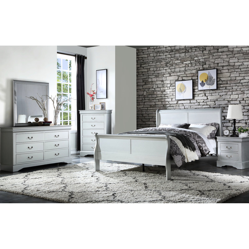 Très grand lit platine, matériau synthétique, 10 po, aspect épuré, sommier tapissier en bois, profondeur de 80 po, hauteur de 47 po, profil bas, rehausse l'apparence de la chambre à coucher