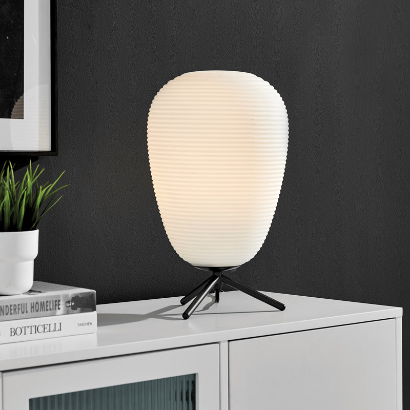 Heahter Metal Tripod Lamp