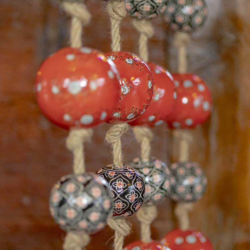 Suspension murale boule en porcelaine Tsugo, Rouge / bleu / noir