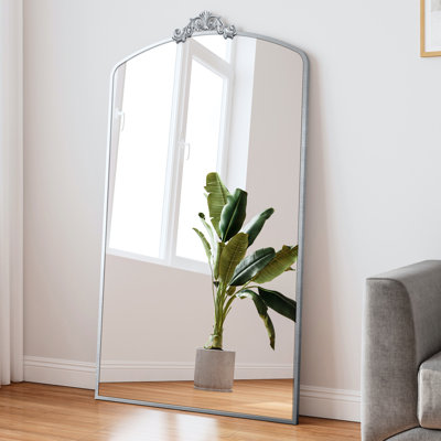 Miroir suspendu de salon 36 x 66 pouces avec cadre en métal - arqué orné rétro, argent antique pour la chambre à coucher, cadre de vestibule arqué pour vestibule, magnifique