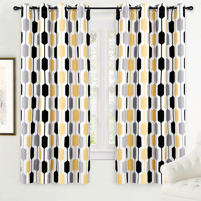 Rideaux obscurcissants et isolants avec œillets et motif géométrique Ginder, Jaune / Noir, L 52 po x L 90 po