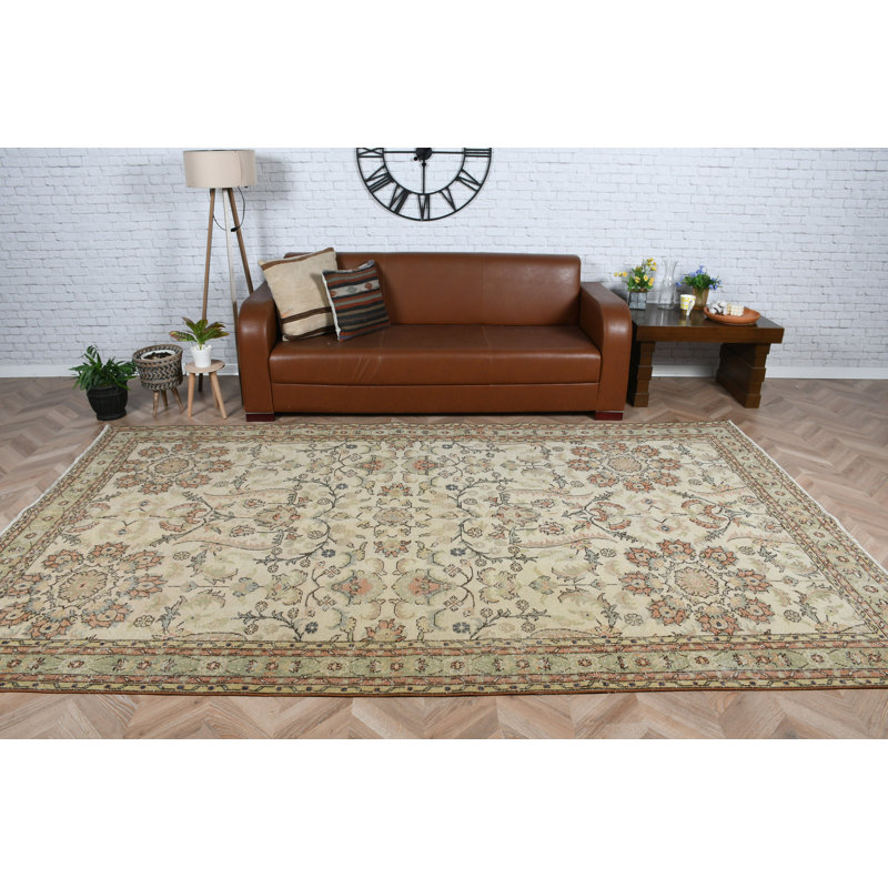Tapis turc classique avec un motif floral de tons de terre aux couleurs pastel pour une décoration vintage