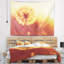 Fleur de pissenlit sur une tapisserie brune-28486134