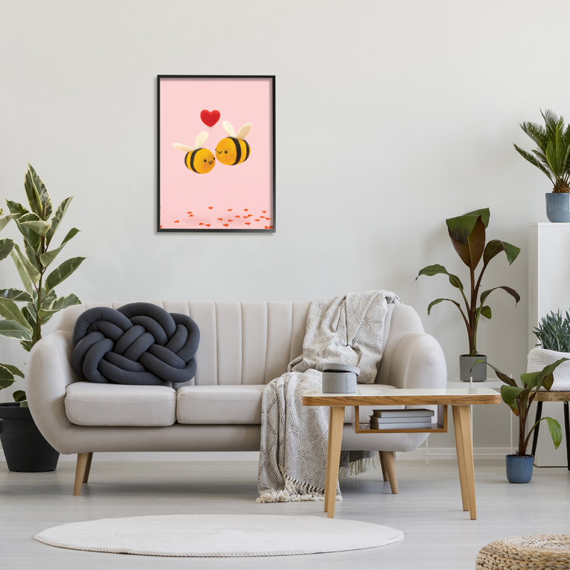 Photographie romantique de cœurs bourdons roses sur bois par Lemon & Sugar, Giclée encadrée noir minuit, H 30 po x l 24 po