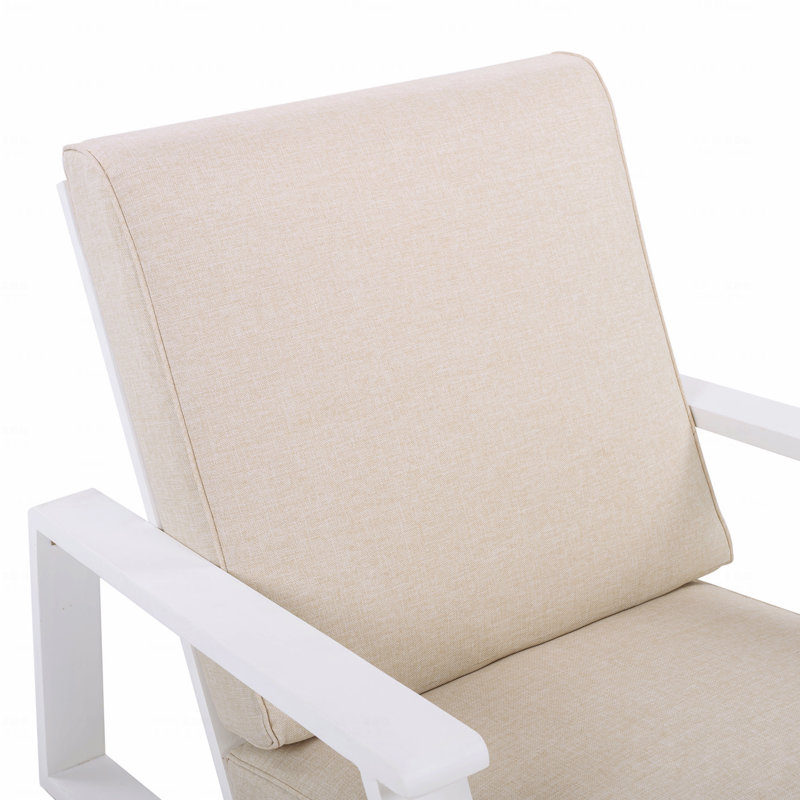 Chaise longue d'extérieur de style club avec coussin beige et structure en bois d'acacia blanc, White