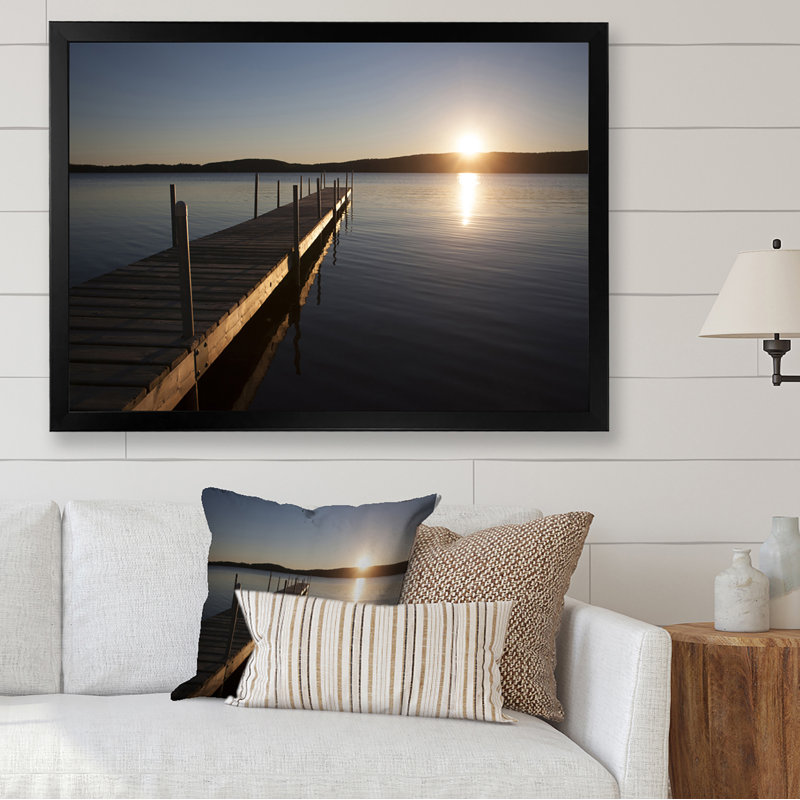 «Lake Pier On Sunset Scenery - Lake House», œuvre d'art sur toile, H 24 po x l 36 po x P 1 po, Toile avec cadre noir