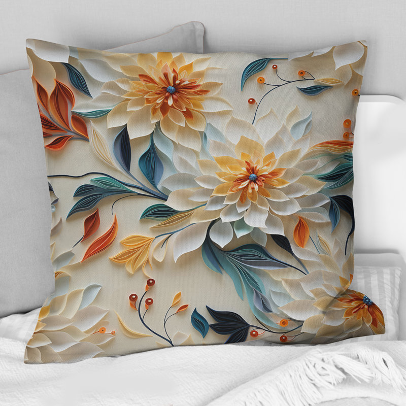 Coussin décoratif corail et beige à motif floral I - imprimé floral, H 16 po x l 16 po