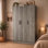 Armoire multi-rangement avec 3 portes et beaucoup de rangement
