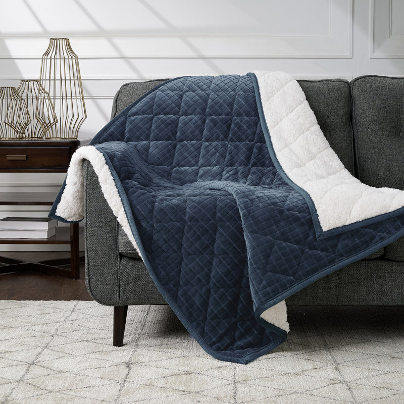 Jeté en velours jacquard matelassé CBCHome - Doux, confortable, Sherpa pour canapé (denim foncé, 50 po x 60 po), Denim foncé