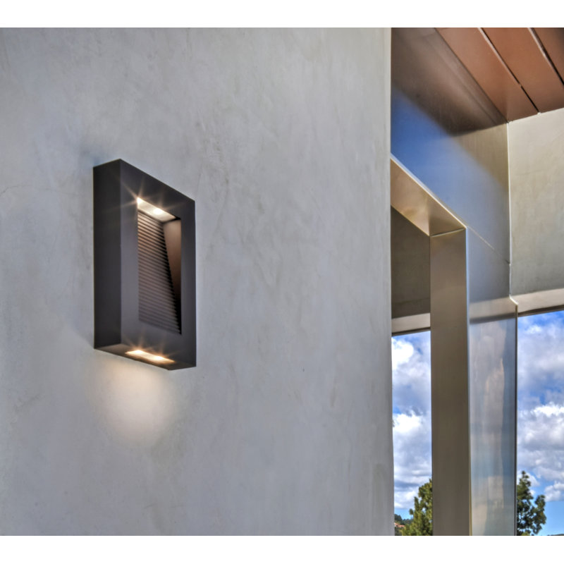 Vossi Aluminum LED Wall Light
