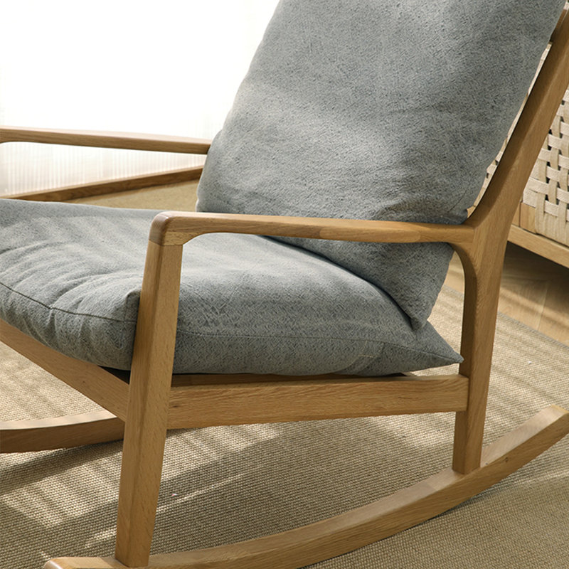 Chaise berçante en chêne naturel et confortable