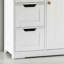 Meuble-lavabo blanc avec 4 tiroirs, 1 armoire et 2 tablettes réglables; Convient à divers espaces.