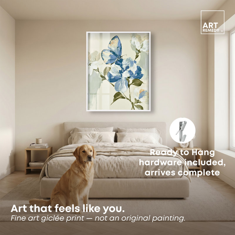 «Blue Gossamer IV Shadowbox», impression de chambre à coucher florale bleue, H 46 po x l 37 po, Cadre blanc
