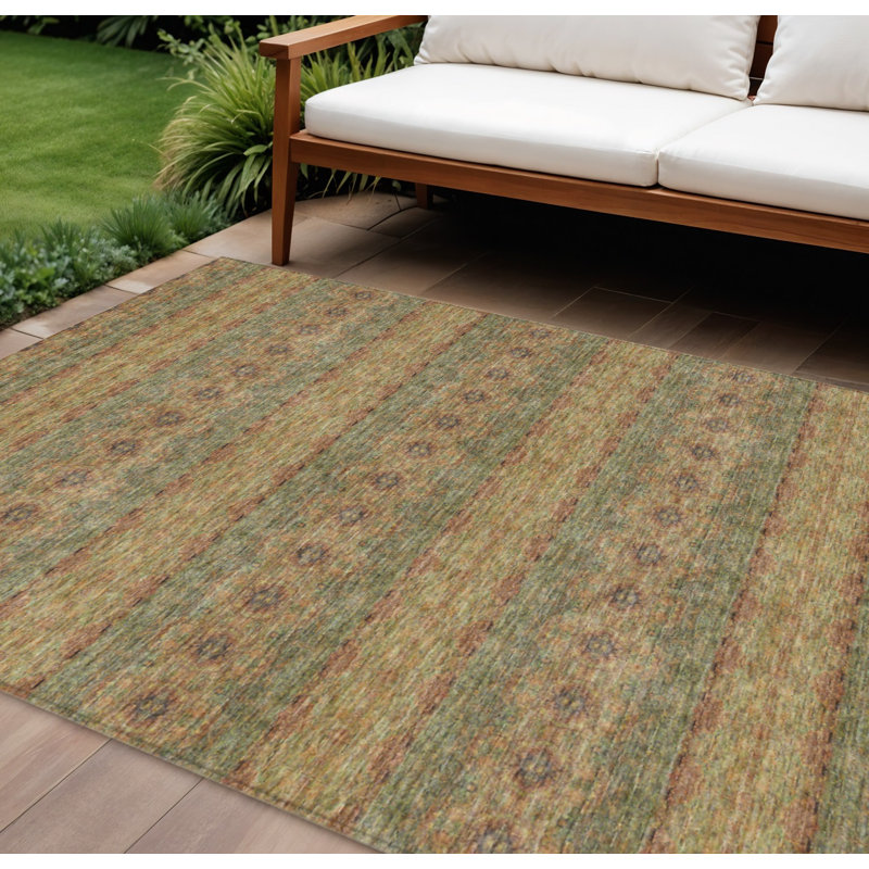 Tapis intérieur / extérieur 10 pi x 14 pi vert et vert olive à motif de médaillons lavables HomeRoots