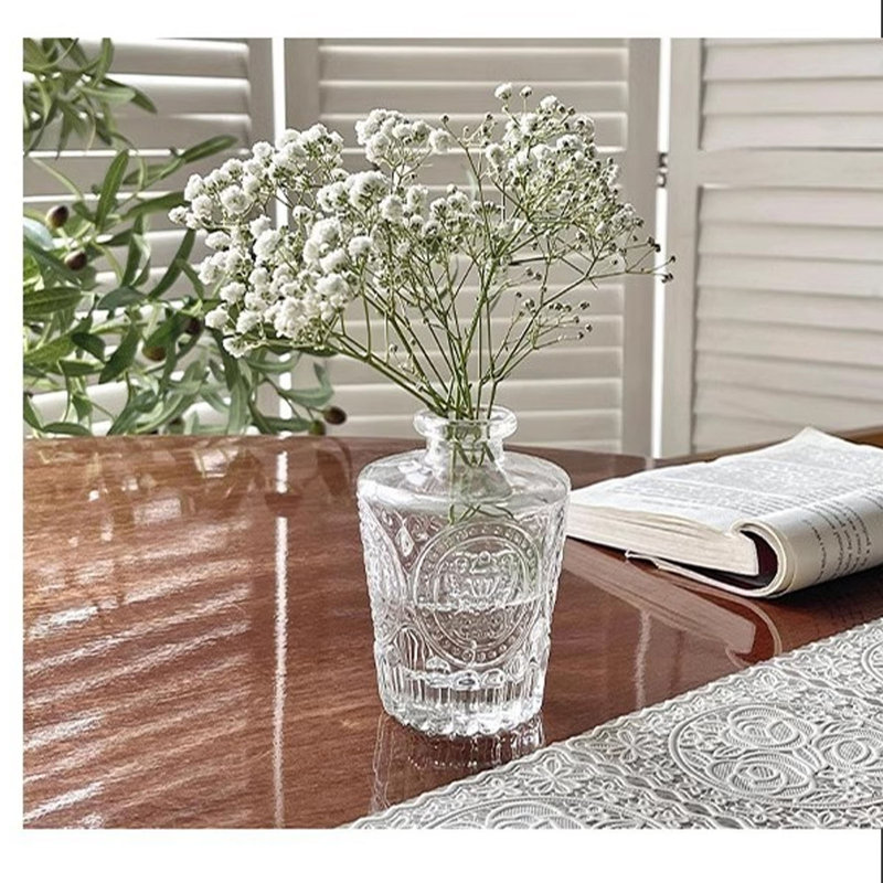 Vase en verre transparent