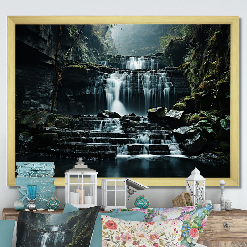 «Waterfall Cliff Scenery» sur toile, H 16 po x l 32 po x P 1 po, Cadre doré simple