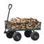 Les chariots de chariot de jardin facilitent le transport du bois de chauffage