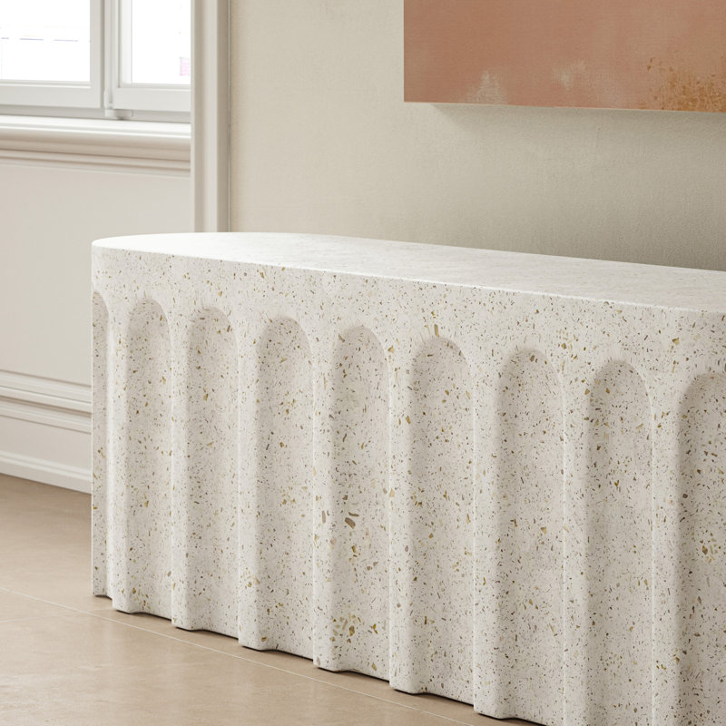 Vicky Bench, Ivory
