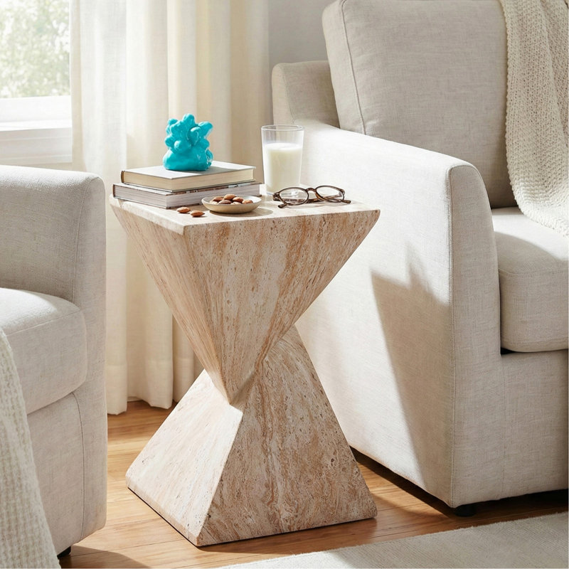 Table d'appoint moderne en béton 18,5 po de hauteur, table de bout de patio à motif cannelé sculptural, table d'appoint minimaliste géométrique résistante aux intempéries pour jardin, balcon et bord de piscine, marbre beige