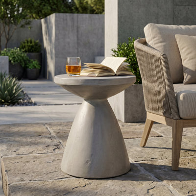 Table d'appoint d'extérieur en béton léger