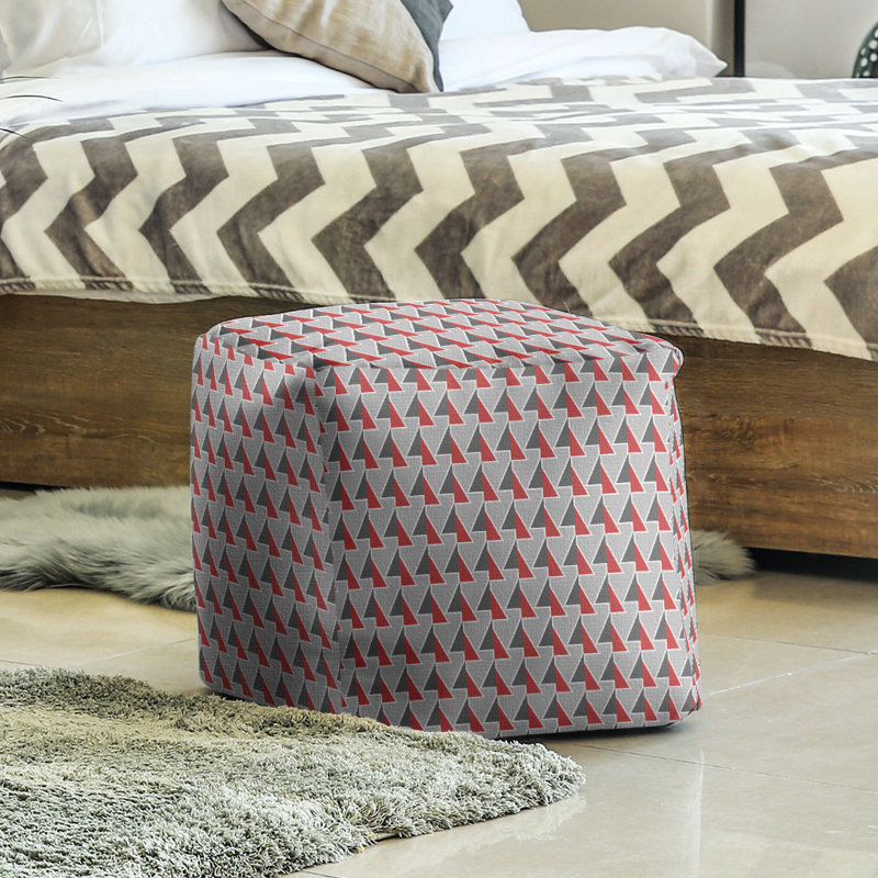 Repose-pieds cube à motif shifted arrows, Rouge, H 18 po x l 18 po x P 18 po