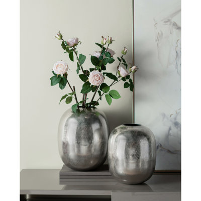 Vase en aluminium, stries argentées