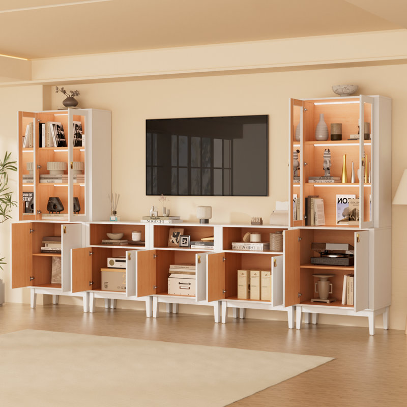  Meuble audio-vidéo modulaire de 118 po de largeur et vitrine avec lumières DEL, portes en verre, quincaillerie de couleur laiton et poignées en cuir véritable, pour téléviseurs de 75 po ou moins
