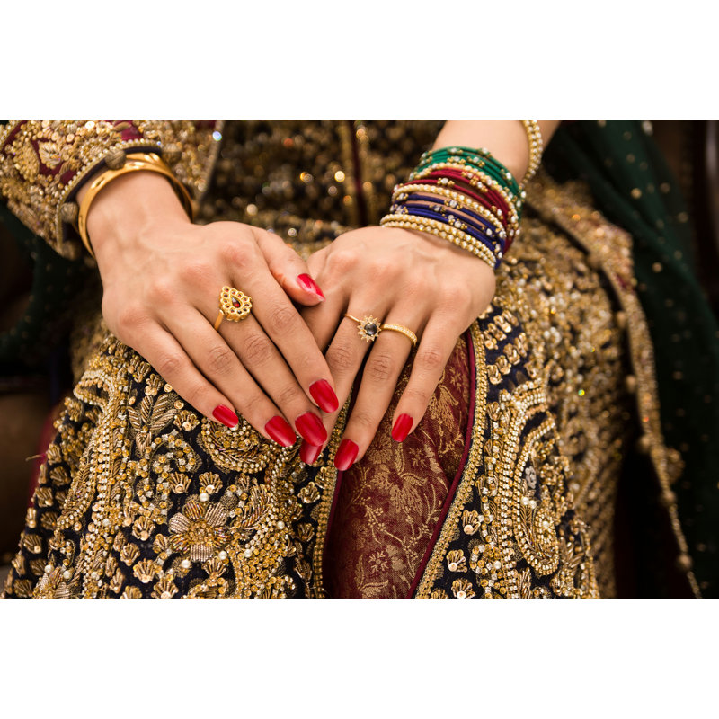 Draike Indian Bride Hands - Photographie sur toile tendue, H 32 po x l 48 po