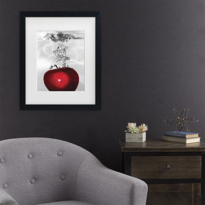 Art mural encadré - Décoration murale Roderick Stevens «Red Apple Splash» avec cadre mat - Art du salon, de la cuisine et de la salle de bain - 11 x 14