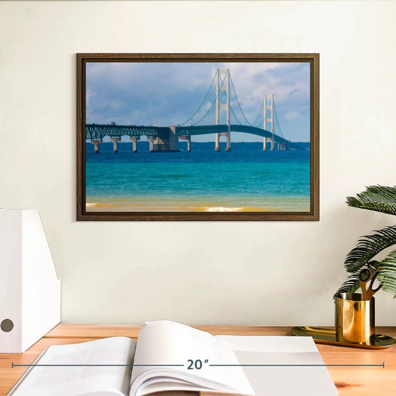 Idyllique pont Mackinac, 37 po x 25 po, Cadre flottant noyer