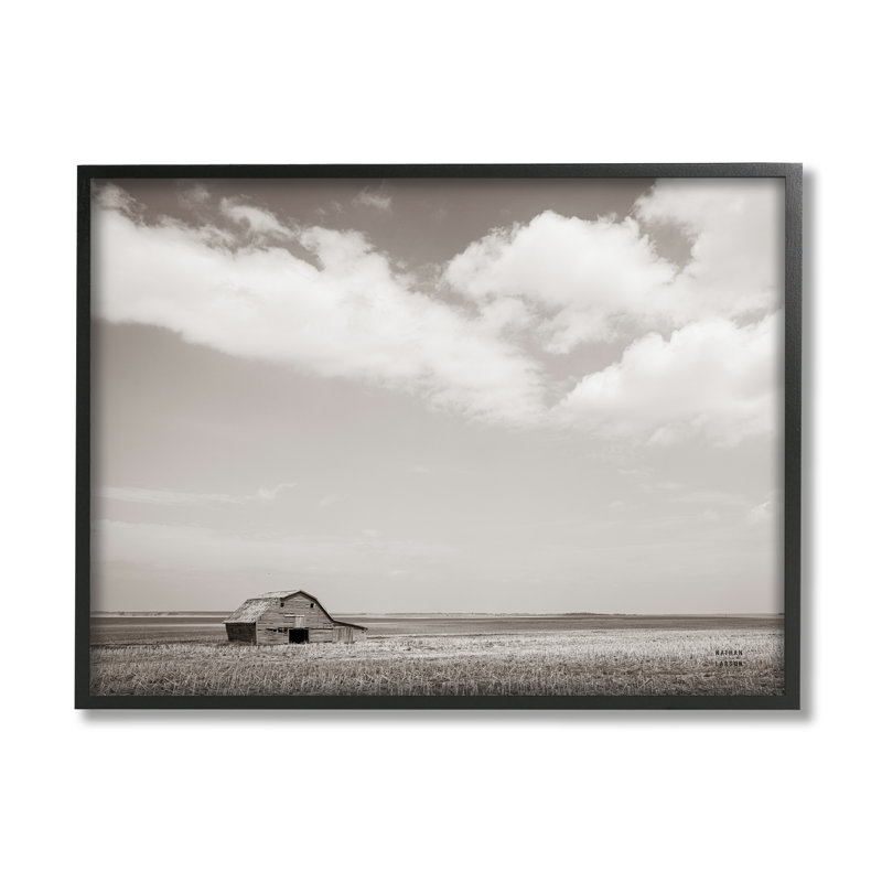 «Stupell Industries Clouds Over Barn Pasture», art de la giclée encadrée par Nathan Larson, H 24 po x l 30 po x P 1,5 po