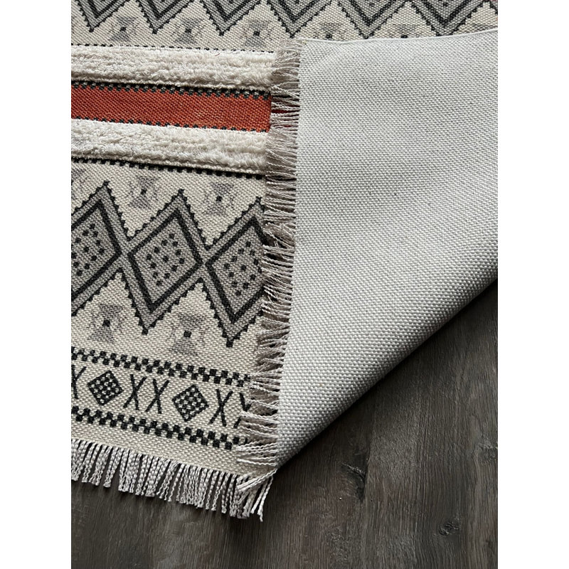 Iyleen Striped Indoor / Outdoor Rug, Runner 2'7" x 4'11"
