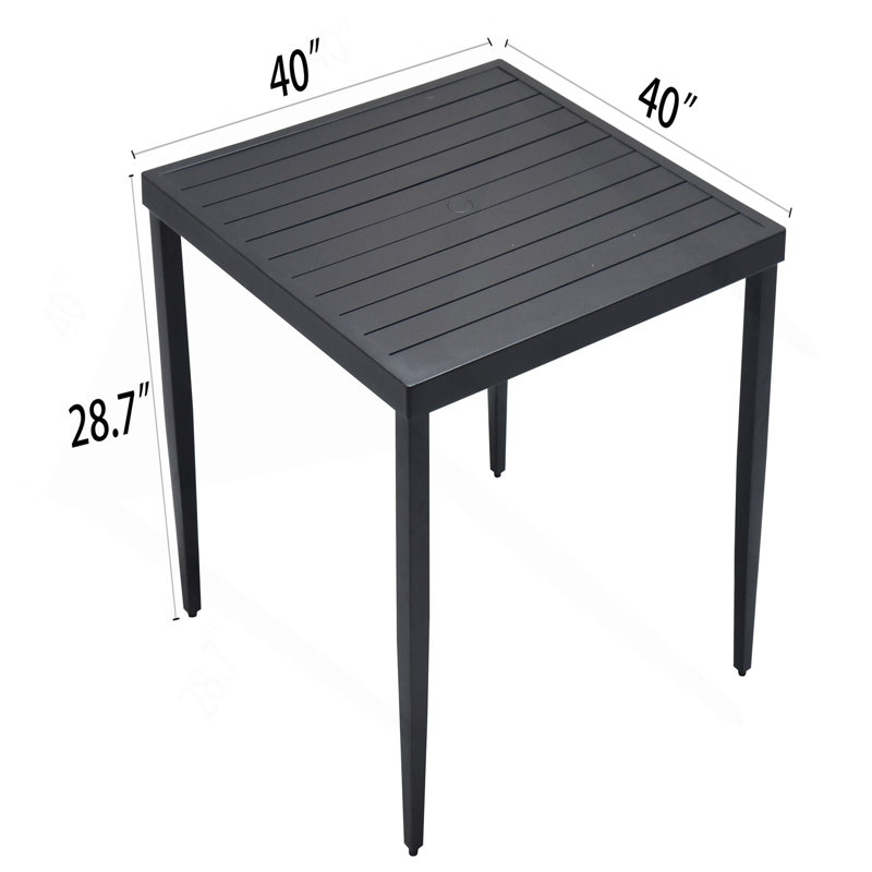 Table de salle à manger d'extérieur en aluminium avec pieds fuselés et trou pour parasol