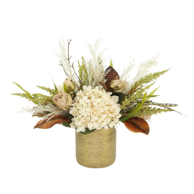 Hortensia levaisie florale d'automne avec roses séchées et pampas