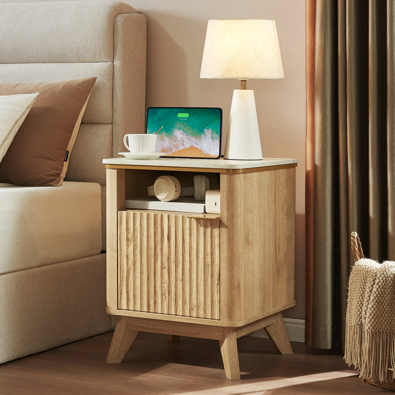 Table de chevet en bois avec station de charge, table de chevet cannelée, commode de table de chevet, Jaune / Blanc