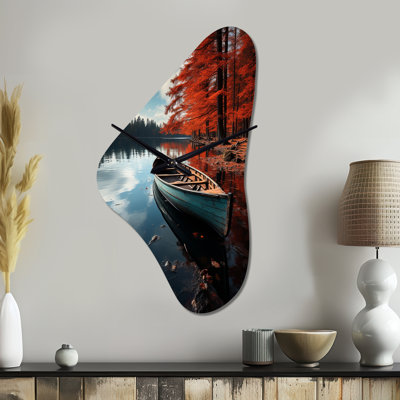 «Sita Canada Autumn Canoe - Canada», horloge asymétrique en métal à forme libre traditionnelle